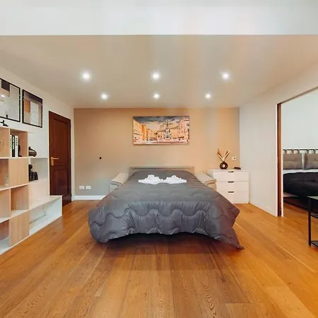 Loft Santo Stefano-sant'orsola Lägenhet