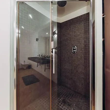 Loft Santo Stefano-sant'orsola Lägenhet