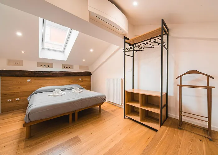 Loft Santo Stefano-sant'orsola Lägenhet *